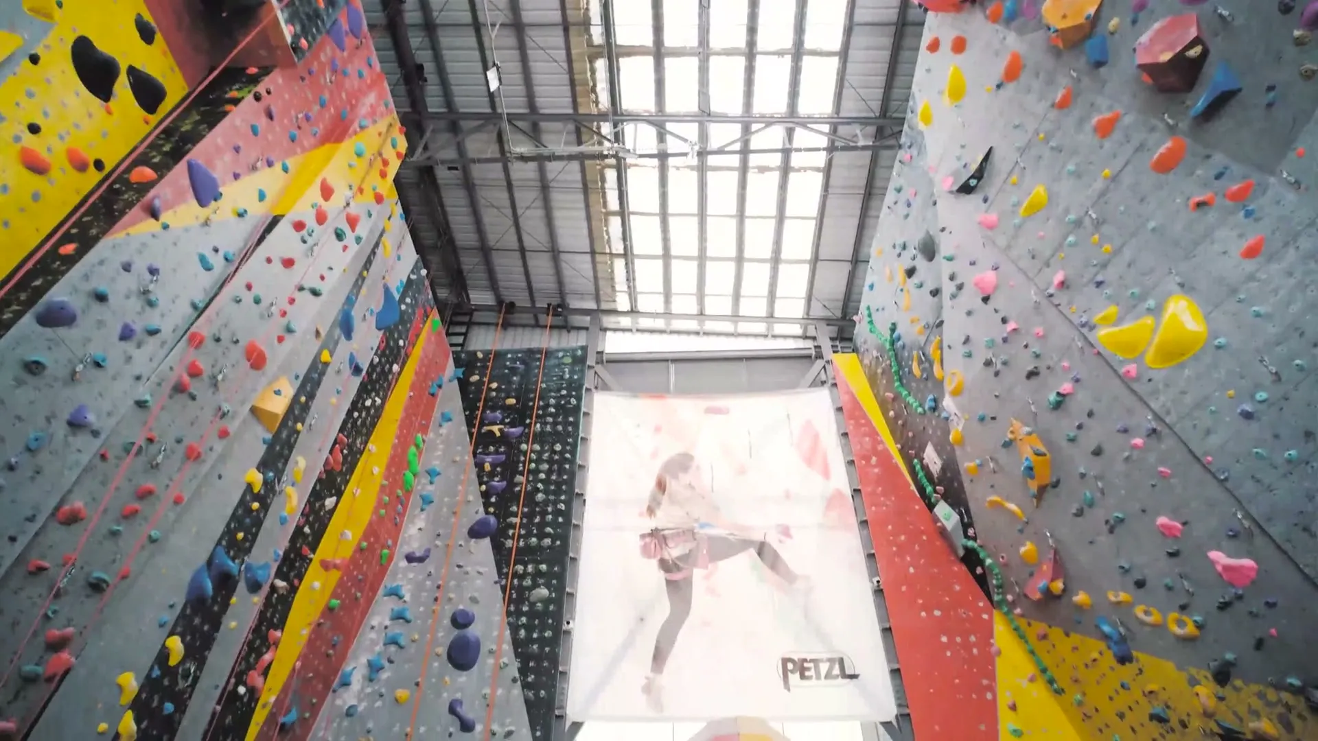 Muro de escalada indoor de Gran Pared en Bogotá